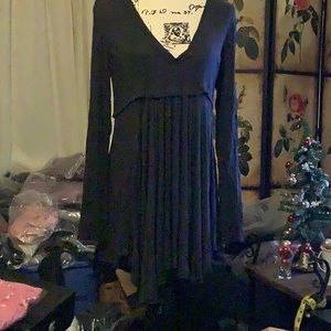 Free People Birdie Henley size Large in color black